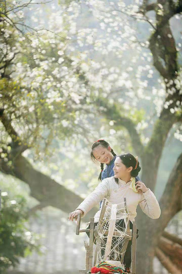 翻唱 梨花又开放  演唱:秦嘉 原唱:黑鸭子 分类:翻唱 语种:华语 曲风